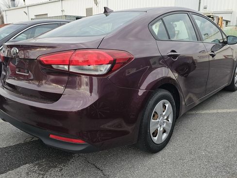 Used 2017 Kia Forte LX image 2