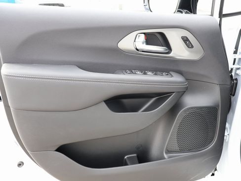 New 2026 Chrysler Pacifica Select image 20