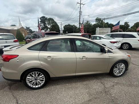 Used 2018 Ford Focus Titanium FWD image 4
