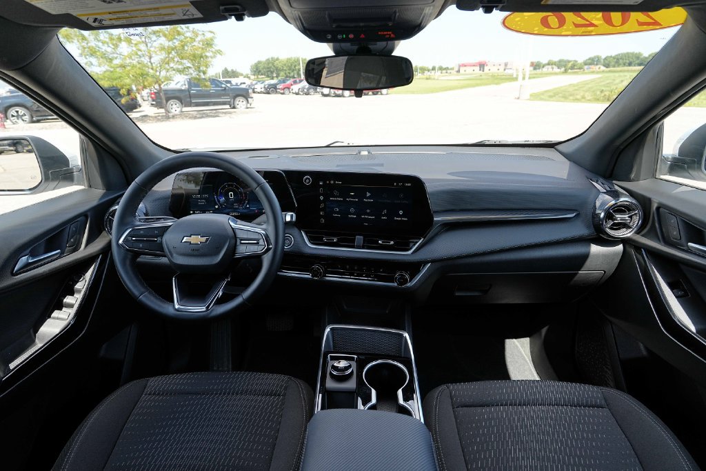 Used 2026 Chevrolet Equinox LT AWD/4WD image 29
