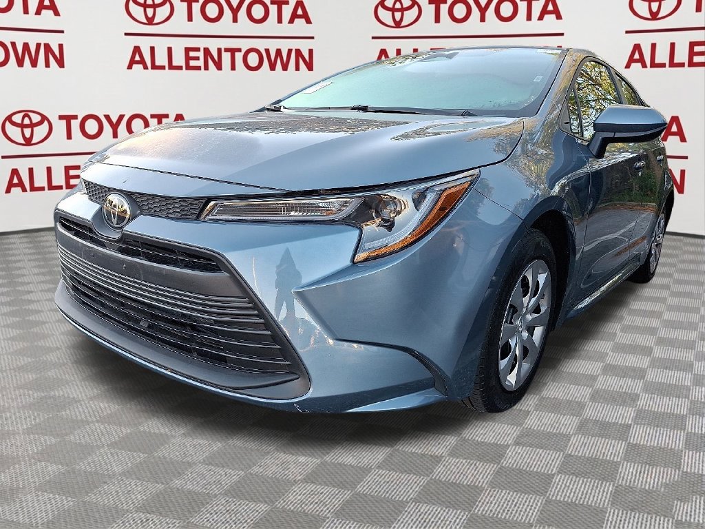 Used 2026 Toyota Corolla LE FWD image 3