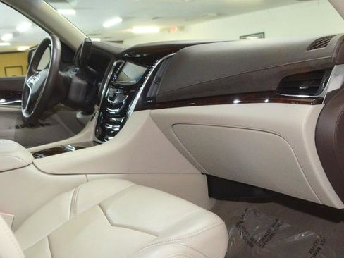 Used 2015 Cadillac Escalade ESV Luxury AWD/4WD image 26