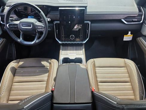 Used 2026 GMC Acadia Denali Ultimate FWD image 14