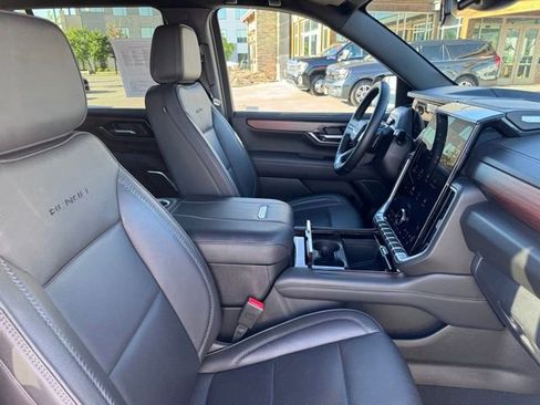 Used 2025 GMC Yukon Denali AWD/4WD image 16