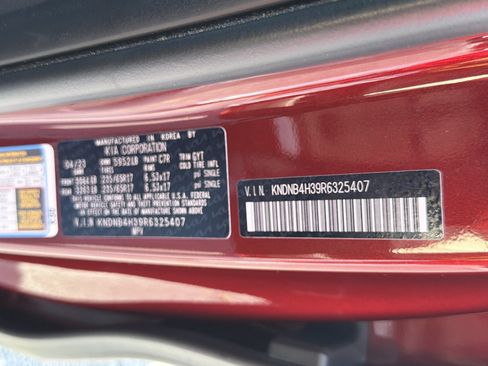 Used 2024 Kia Carnival LX FWD image 32
