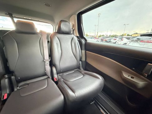 Used 2026 Kia Carnival FWD image 37