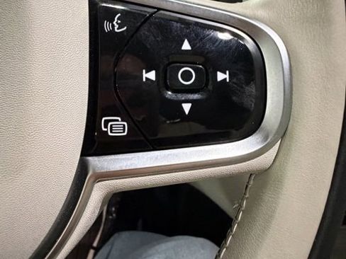 Used 2025 Volvo XC90 B6 Plus w/ Protection Package Premier image 15