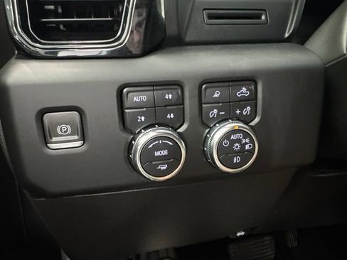 Used 2022 GMC Sierra 1500 AT4 w/ AT4 Preferred Package AWD/4WD image 39