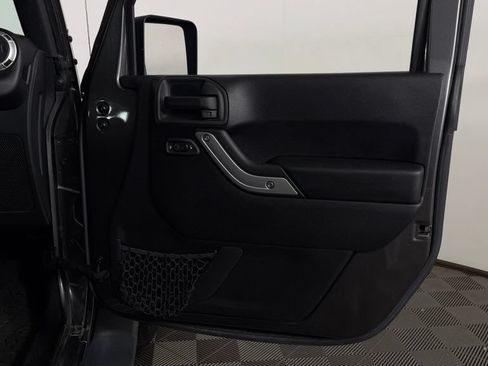 Used 2016 Jeep Wrangler Unlimited Sahara w/ Max Tow Package AWD/4WD image 28