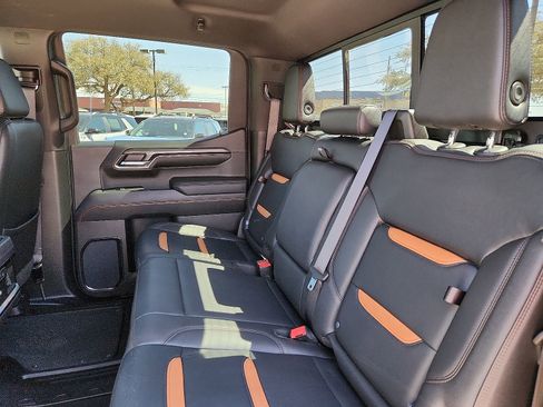 Used 2024 GMC Sierra 1500 AT4 w/ AT4 Premium Package AWD/4WD image 11