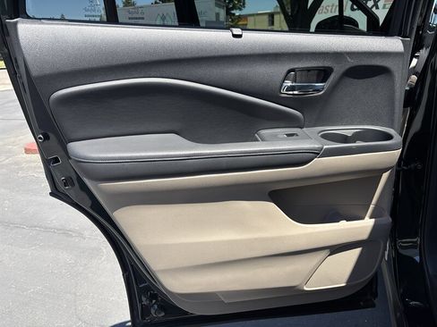 Used 2016 Honda Pilot Touring image 31