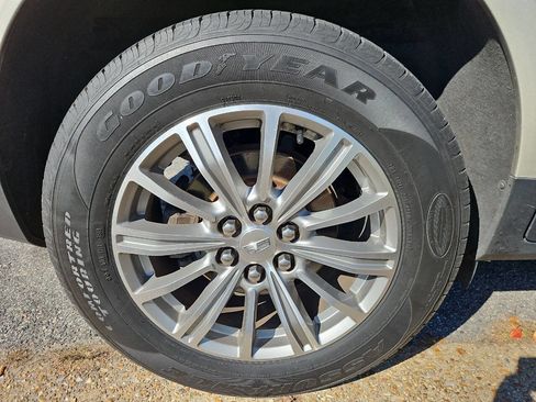 Used 2017 Cadillac XT5 Luxury w/ Driver Awareness Package image 24