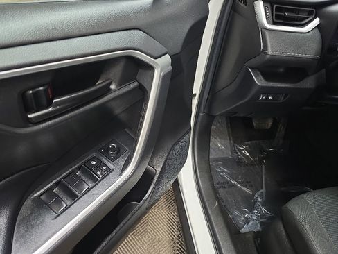Used 2023 Toyota RAV4 LE AWD/4WD image 27