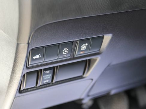 Used 2021 Nissan Armada Platinum w/ Captain's Chairs Package RWD image 6