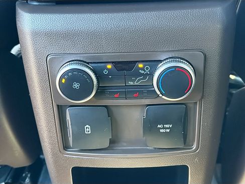 Used 2021 Ford Explorer King Ranch w/ Premium Technology Package image 21