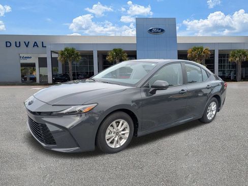 Used 2025 Toyota Camry LE FWD image 8