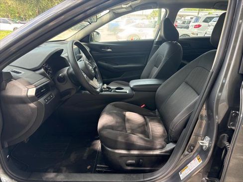 Used 2025 Nissan Altima 2.5 SV FWD image 13