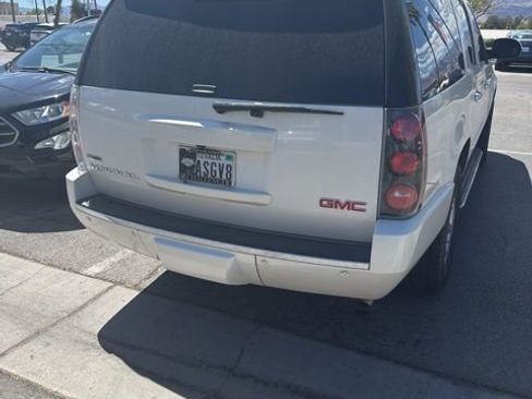Used 2010 GMC Yukon XL Denali image 3
