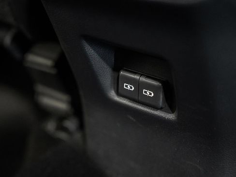 Used 2025 Toyota RAV4 XLE AWD/4WD image 28