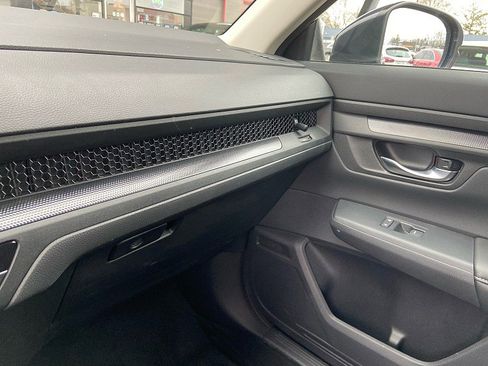 Used 2025 Honda CR-V LX image 18