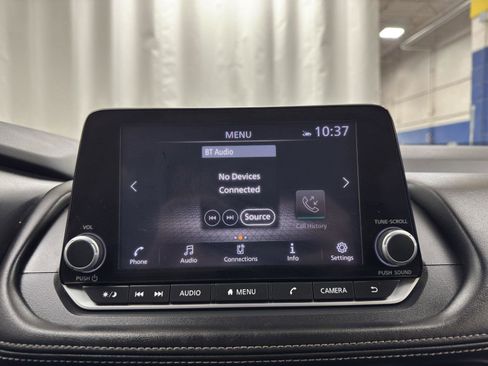 Used 2025 Nissan Rogue SV image 22