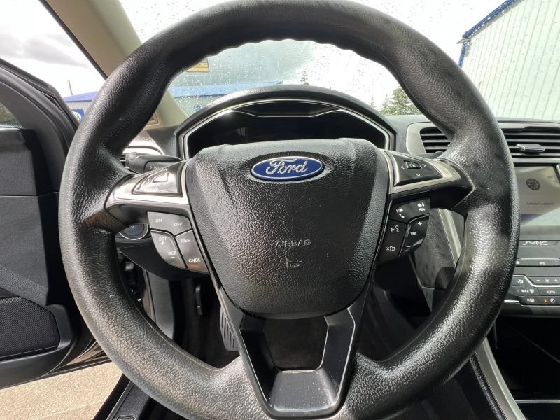 Used 2020 Ford Fusion SE FWD image 25