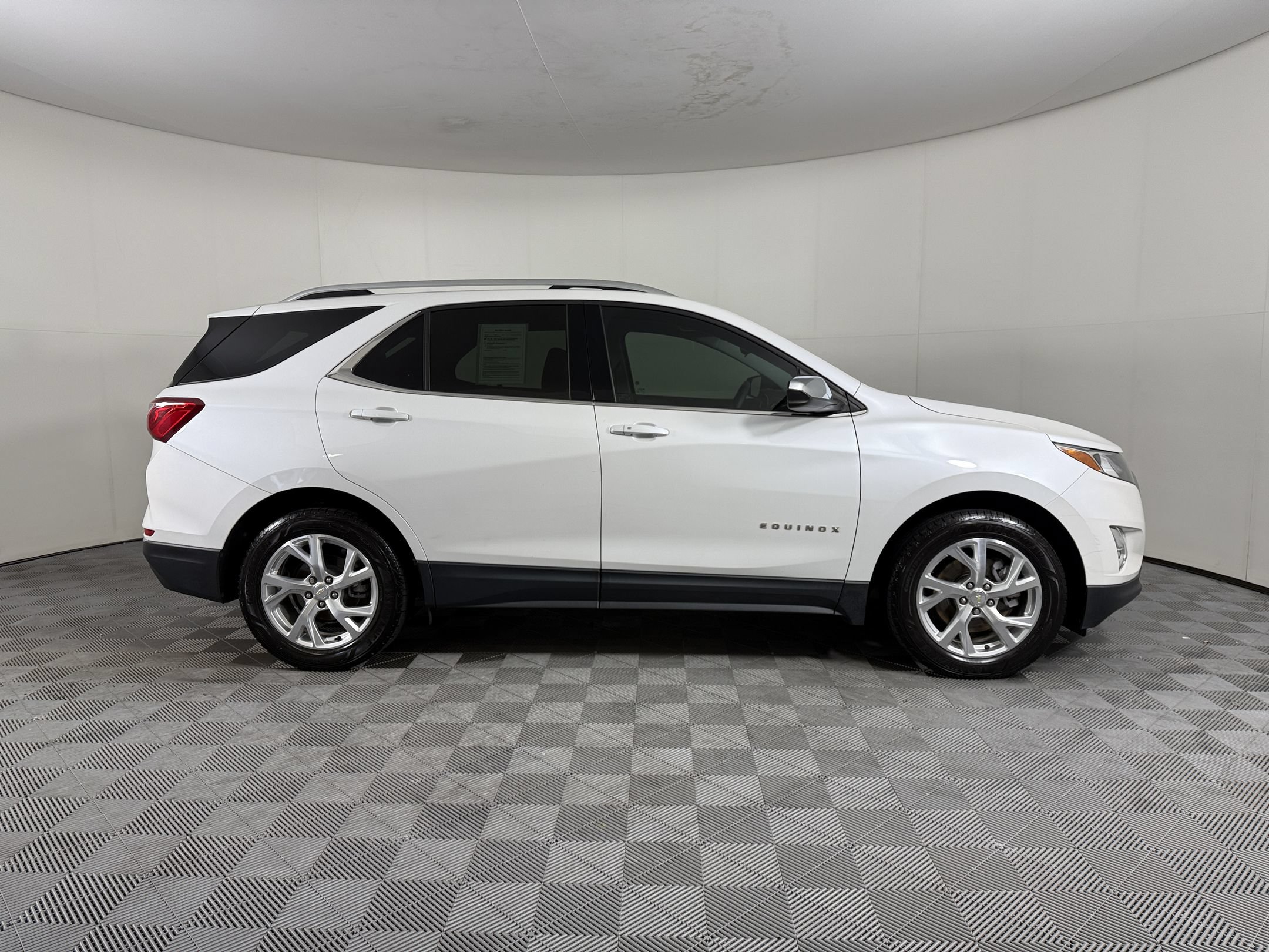 Used 2020 Chevrolet Equinox LT FWD image 8