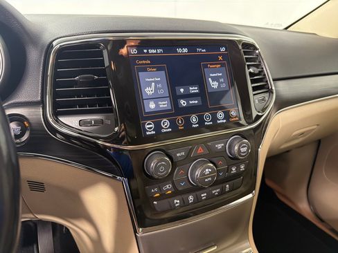 Used 2021 Jeep Grand Cherokee Limited AWD/4WD image 15