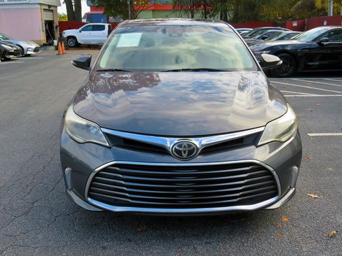 Used 2017 Toyota Avalon Limited image 4
