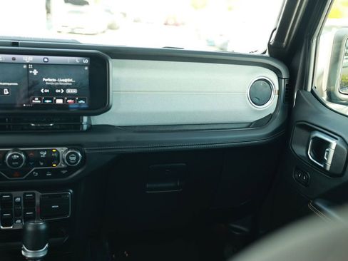 Used 2025 Jeep Wrangler Unlimited Sahara w/ Safety Group AWD/4WD image 29