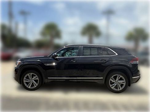 Used 2024 Volkswagen Atlas Cross Sport SEL R-Line AWD/4WD image 4