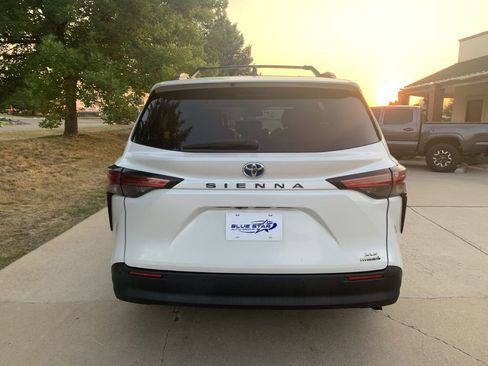 Used 2022 Toyota Sienna XLE image 4