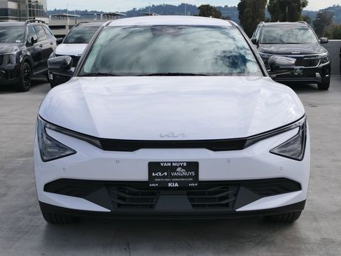 New 2025 Kia EV6 Light w/ Light LR Technology Package RWD image 8