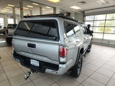 Used 2023 Toyota Tacoma TRD Off-Road w/ TRD Premium Off Road Package AWD/4WD image 10