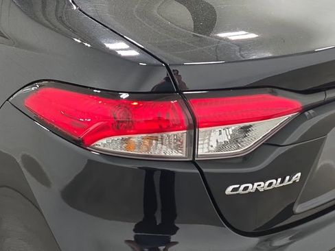 Certified 2025 Toyota Corolla LE image 28