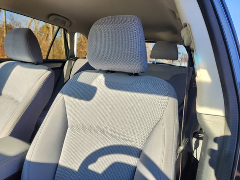 Used 2019 Subaru Outback 2.5i Premium image 11