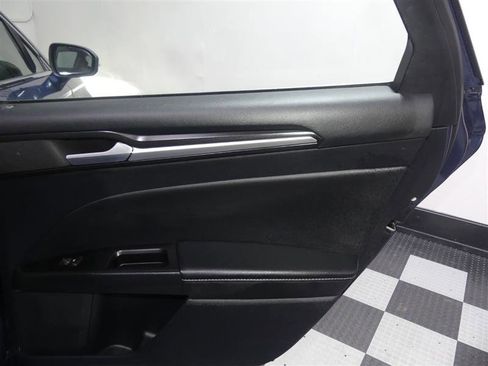 Used 2019 Ford Fusion Titanium image 27