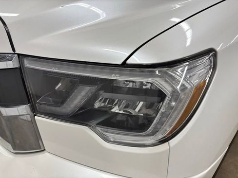 Used 2021 Toyota Sequoia Platinum AWD/4WD image 8