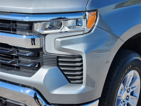 Used 2025 Chevrolet Silverado 1500 LT image 10
