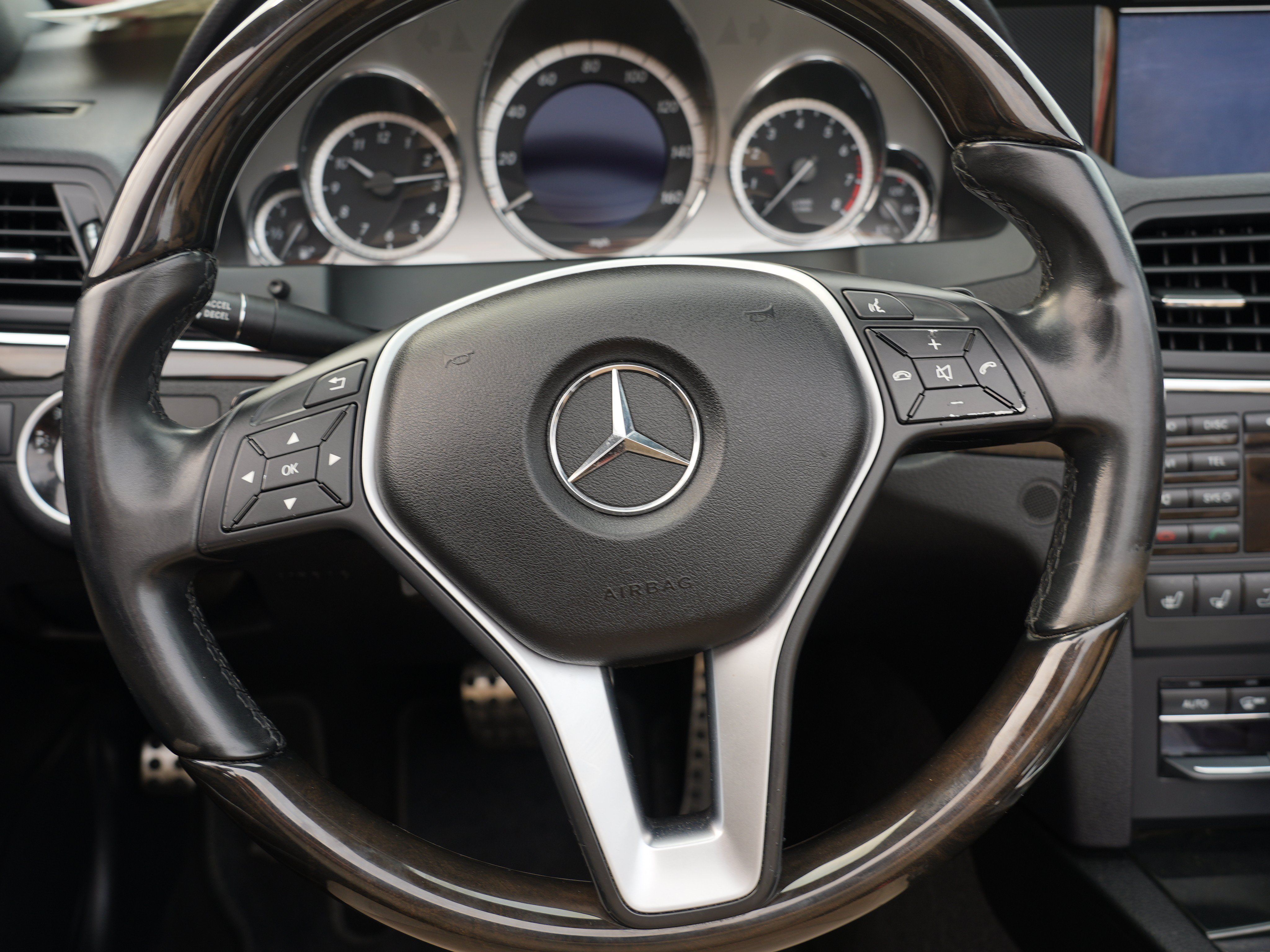 Used 2013 Mercedes-Benz E 550 Cabriolet image 27