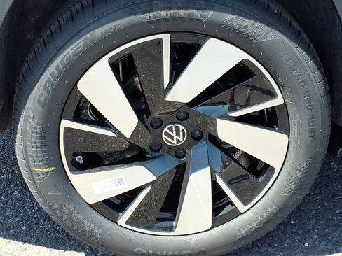 New 2026 Volkswagen Atlas Cross Sport SE FWD image 9