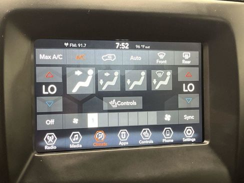 Used 2020 Jeep Compass Latitude w/ Cold Weather Group AWD/4WD image 17