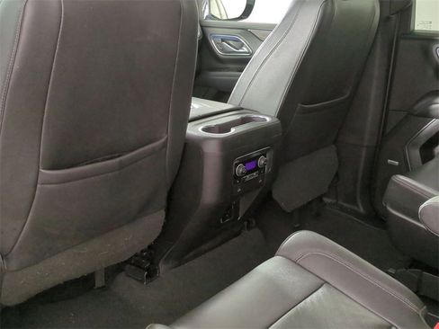 Used 2022 Chevrolet Suburban LT w/ Luxury Package image 22