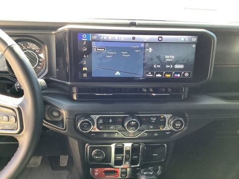 Used 2024 Jeep Wrangler Unlimited Rubicon w/ Technology Group AWD/4WD image 17