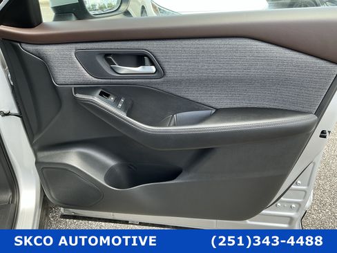 Used 2023 Nissan Rogue SV AWD/4WD image 12