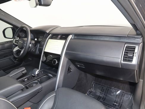 Used 2023 Land Rover Discovery Metropolitan Edition image 46