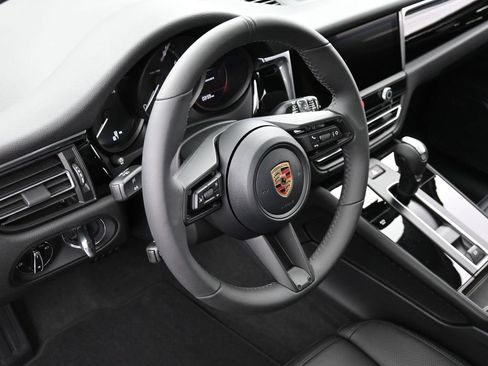 Certified 2026 Porsche Macan AWD/4WD image 16