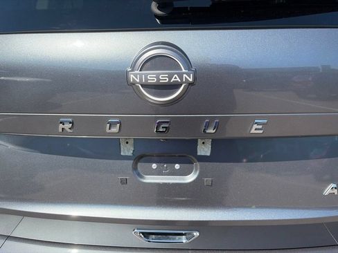 Used 2024 Nissan Rogue S AWD/4WD image 11
