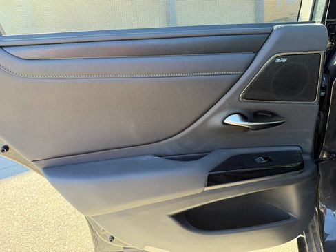 Used 2024 Lexus ES 300h Ultra Luxury w/ Accessory Package (Z2) FWD image 12
