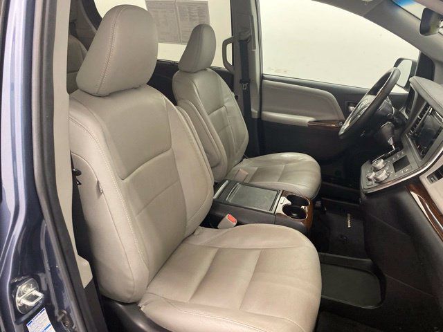 Used 2017 Toyota Sienna Limited Premium AWD/4WD image 33